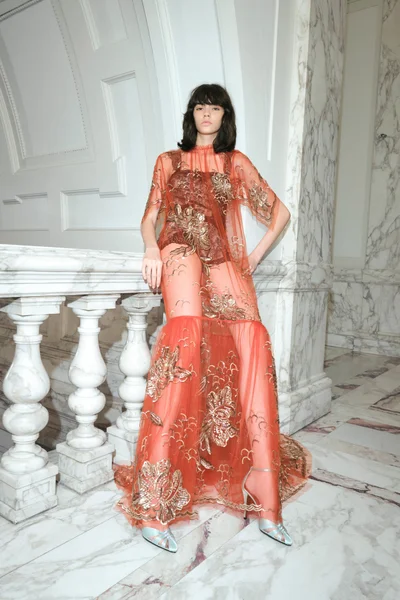 Look 100